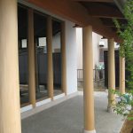杉磨丸太のポーチ柱